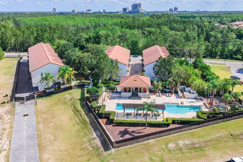 Cozy & Elegant 4Br Enchanted Townhouse - 1 Mile To Disney With Resort Pool, Gym, & Jacuzzi Орландо Екстер'єр фото