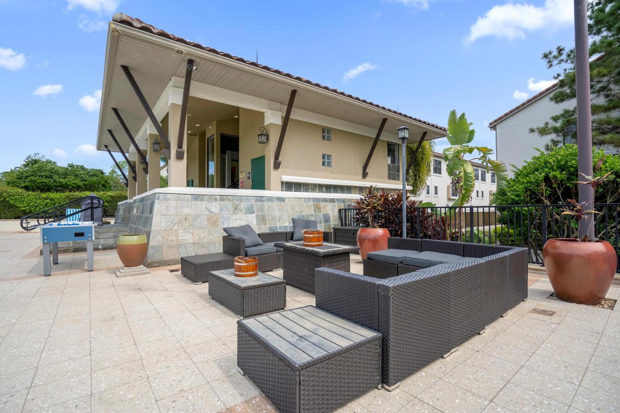 Cozy & Elegant 4Br Enchanted Townhouse - 1 Mile To Disney With Resort Pool, Gym, & Jacuzzi Орландо Екстер'єр фото